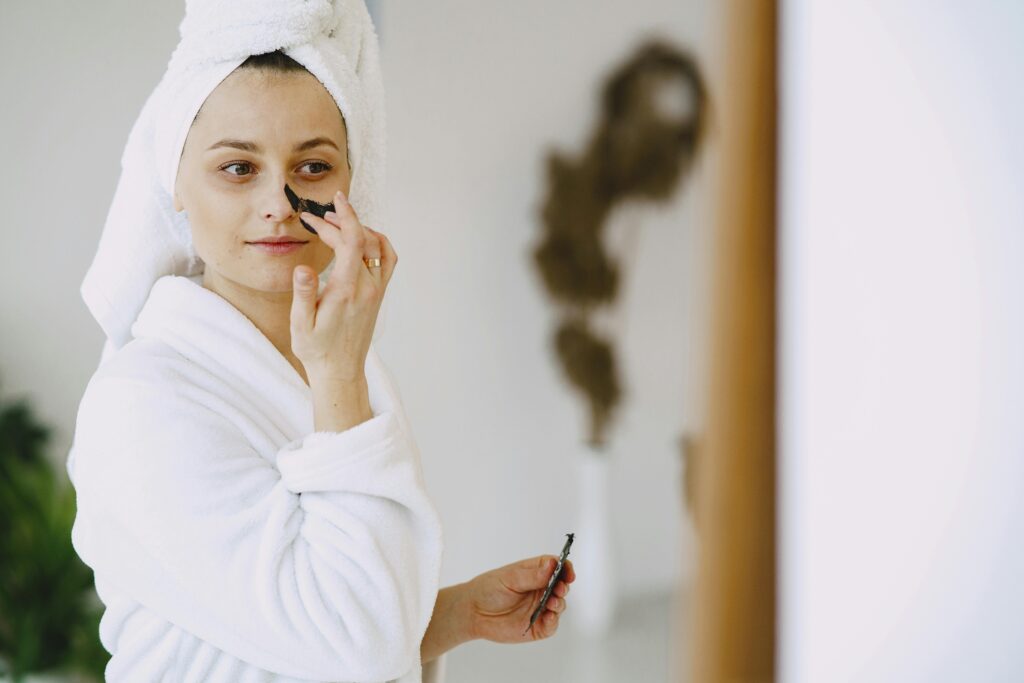 7 Life-Saving Skincare Tips for Sensitive Summer Skin - Proven! 2 a young girl doing skincare by following skincare tips
