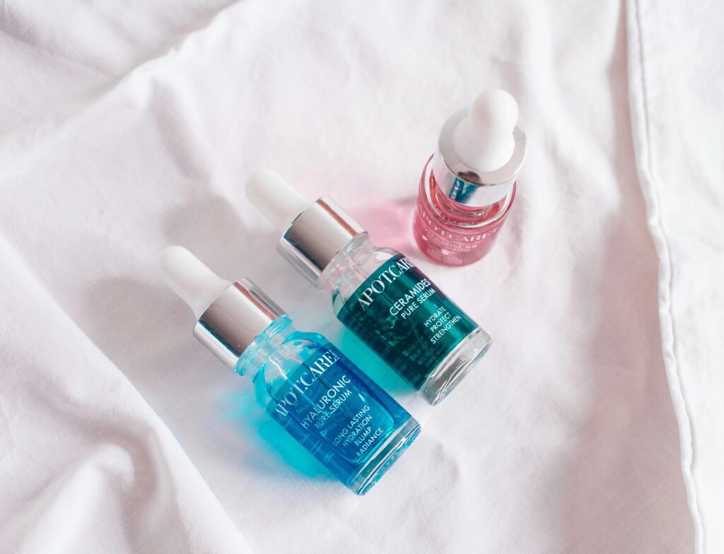 Minimalist, easy four steps for a skincare routine in summer 6 steps for a skincare